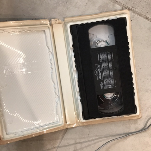 Disney Pocahontas vhs - Picture 2 of 4